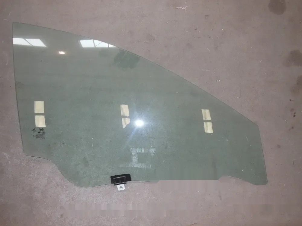 شیشه در جلو راست بی وای دی Qin Plus DM-i/EV – 12225834-00
