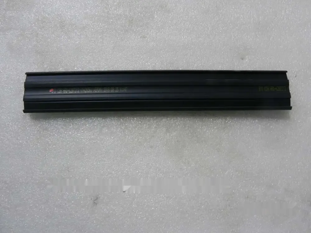 نوار شیار شیشه ستون وسط در عقب پایین بی وای دی Qin Plus DM-i/EV – 12225832-00