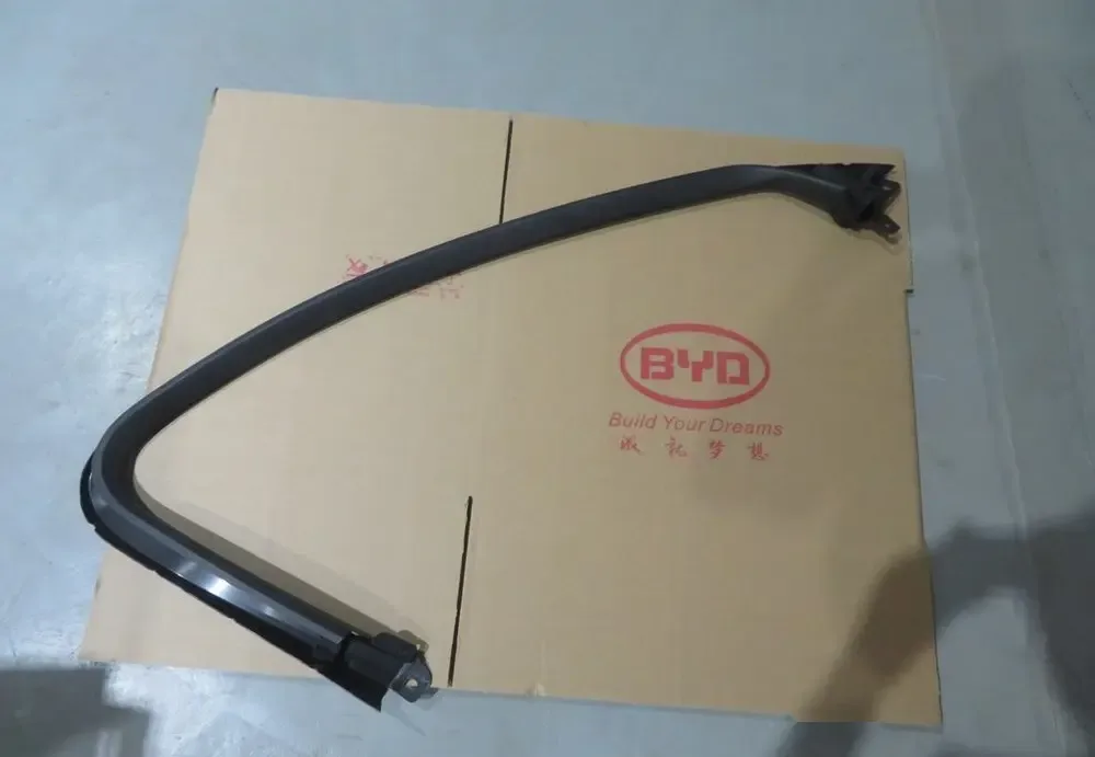 قاب چهارچوب شیشه در جلو راست بی وای دی Han EV/DM-i – 12633710-00